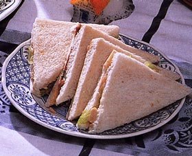 SANDWICHES DE ATÚN Y LECHUGA