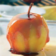 Manzana acaramelada con crema inglesa