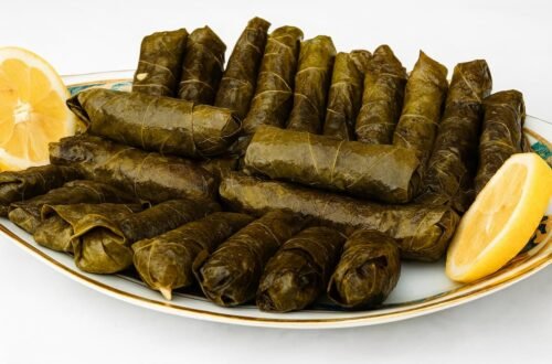 Tabulé armenio sobre hojas de parra