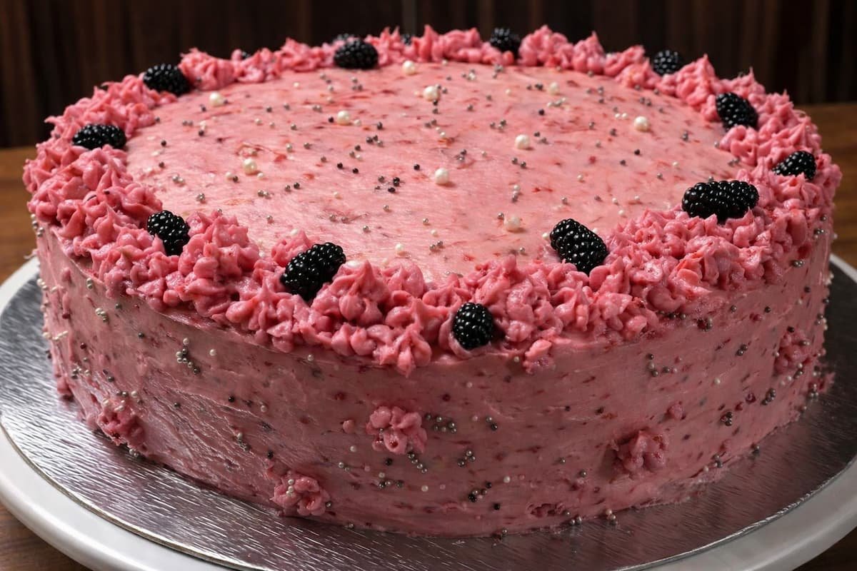 Tarta con crema de duraznos y Cassis